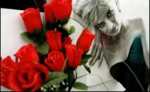 Fleurs et souvenirs en hommage à Diana
