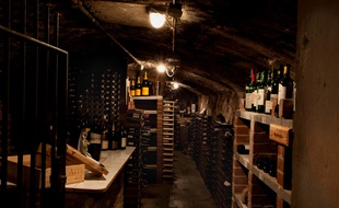 La première chose à laquelle penser lorsqu'on veut se constituer une cave à vin et son espace de stockage et ses besoins.
