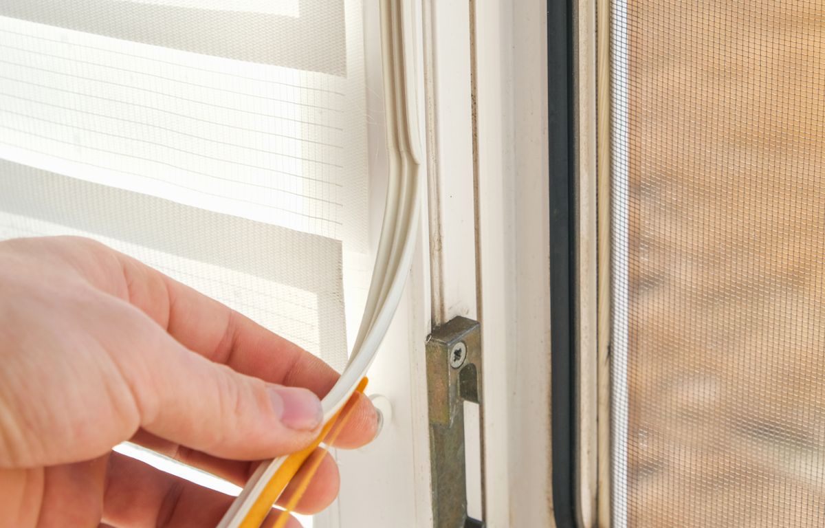 Installer un rideau isolant sur une porte d'entrée : ce qu'il faut savoir