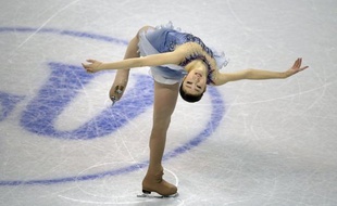 Après deux ans d'absence, l'impériale championne olympique sud-coréenne, Kim Yu-na, a été la star des Mondiaux-2013 avec un programme court qui lui a valu de prendre la tête de la compétition devant la détentrice de la couronne, l'Italienne Carolina Kostner, jeudi à London (Canada).