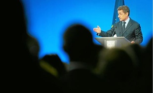 Nicolas Sarkozy a regretté les délocalisations et a insisté sur l'allégement du coût du travail.