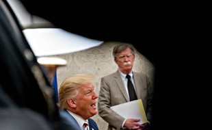 Donald Trump et son désormais ex-conseiller à la sécurité nationale, John Bolton, dans le Bureau ovale, le 20 août 2019.