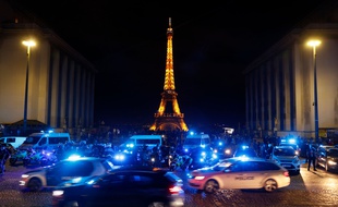 Des policiers manifestent au Trocadéro, le 14 juin 2020.