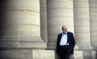 "Pour voir son anonymat respecté, il faut d'abord être anonyme!". Un ancien cadre des services secrets, jugé vendredi à Paris pour avoir "révélé" dans un livre l'identité de deux hauts responsables de la DGSE, a relevé qu'il s'agissait de "poids lourds" aux noms déjà bien connus.