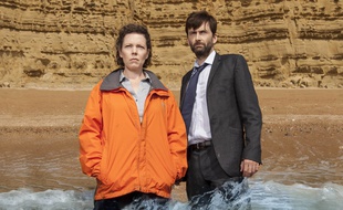 Extrait de la saison 2 de la série britannique «Broadchurch» avec Olivia Coleman et David Tennant.