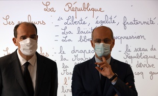 Le Premier ministre Jean Castex (g) et le ministre Jean-Michel Blanquer dans une école.