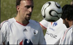 Le président de l'Olympique lyonnais (Ligue 1 de football), Jean-Michel Aulas, a affirmé lundi que le milieu offensif international de Marseille (L1), Franck Ribéry, avait choisi l'OL pour les prochaines saisons.