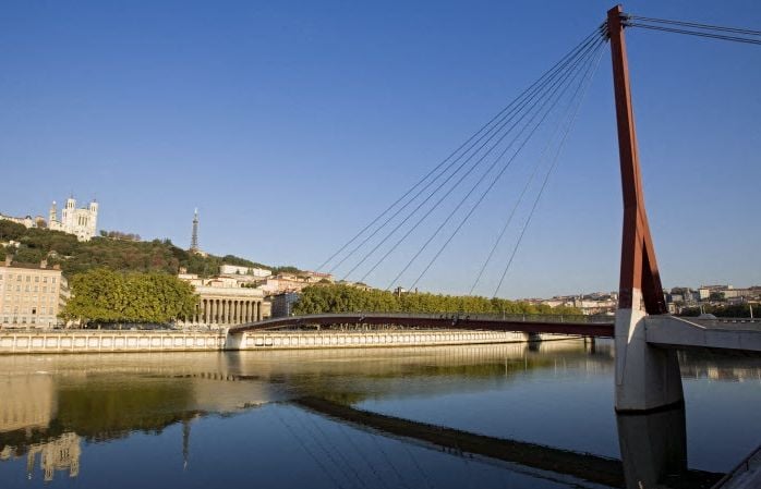 Lyon : « Un comportement inadmissible »... Pourquoi c'est dangereux (et stupide) de sauter d'un pont ?