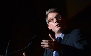 Le ministre de l'Education nationale Vincent Peillon a estimé dimanche qu'il fallait que la journée scolaire soit "plus courte" dans le primaire pour que les enfants apprennent mieux