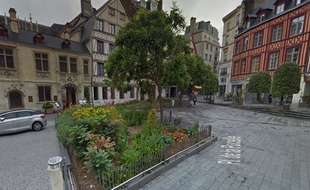 Un couple d'une vingtaine d'années a été retrouvé mort dimanche soir dans un appartement du centre-ville de Rouen.