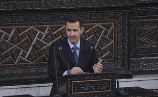 Le président syrien, Bachar Al-Assad, s'adresse au Parlement, à Damas, le 30 mars 2011.