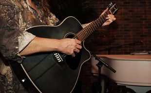 Une guitare.