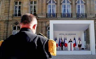 Emmanuel Macron salue l'engagement des armées pendant la crise sanitaire