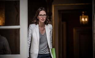 La ministre de la Fonction publique, Amélie de Montchalin, a annoncé lundi préparer un texte pour mieux prendre en compte les menaces sur les réseaux sociaux visant les agents de la fonction publique.