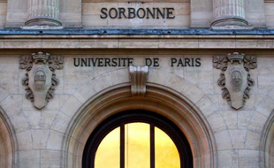 La façade de l'université de la Sorbonne, le 26 janvier 2011 à Paris