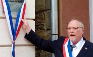 Paul Mumbach, maire de Dannemarie lors de l'inauguration de la plaque sur la maison natale du Docteur Eugène Ricklin, défenseur de l'Alsace autonome au Reichtag comme à la Chambre des Députés.