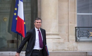 La conjoncture économique "défavorable" rend "extraordinairement délicat" l'objectif de réduction du déficit à 3% du PIB, a confirmé vendredi dans le Lot-et-Garonne le ministre français délégué au Budget, Jérôme Cahuzac, malgré l'appel à la fermeté lancé par un membre de la BCE.