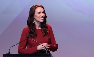Jacinda Ardern a été élue pour un nouveau mandat de Premier ministre en Nouvelle-Zélande, le 17 octobre 2020.