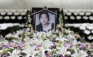 Un mémorial à Goo Hara a été installé devant l'hôpital St Mary à Séoul.