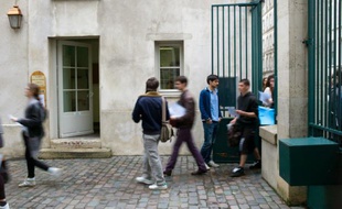 Au premier tour des régionales, 28% des jeunes pour les listes Les Républicains-UDI-Modem, 25% pour le FN, et 22% pour les listes PS-PRG
