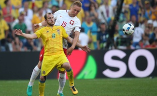 Zozulya avec le maillot de l'Ukraine lors de l'Euro 2016.