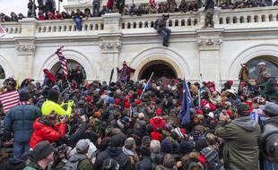 Des supporteurs de Donald Trump prennent d'assaut le Capitole, à Washington, le 6 janvier 2021.