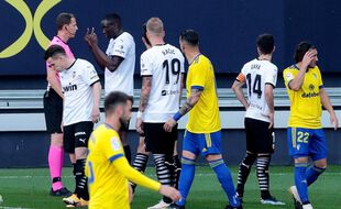 Mouctar Diakhaby n'a plus voulu reprendre le match après les insultes racistes dont il se dit avoir été victime.