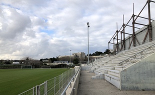 Le stade La Martine, à la fois vétuste et pollué, ne permet pas de recevoir un club professionnel.