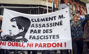Le portrait de Clément Méric brandi lors d'une manifestation en son hommage le 8 juin 2013 à Toulouse