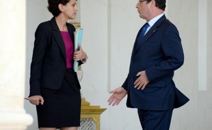 François Hollande a salué mercredi en Conseil des ministres les mesures de simplification élaborées par le gouvernement soulignant qu'elles permettraient à la fois une réduction des coûts pour les entreprises et "un allègement de la vie" des Français, a rapporté Najat Vallaud-Belkacem.