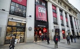 Vue de la facade du Virgin Megastore des Champs-Elysées (Paris), le jour de l'annonce du dépot de bilan auprès du tribunal de commerce de Paris par la direction, le 8 décembre 2013.
