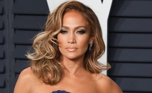La chanteuse, actrice et femme d'affaires Jennifer Lopez.