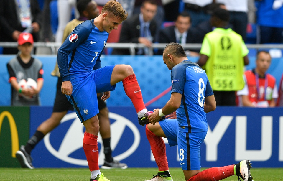 Euro 2016 Antoine Griezmann adoub par un bisou de Dimitri Payet