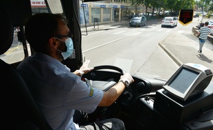 Les masques sont obligatoires dans la plupart des transports en commun. (illustration)