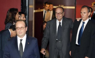 Le président de la République François Hollande suivi par l'ancien président Jacques Chirac au musée de Quai Branly à PAris le 21 novembre 2014