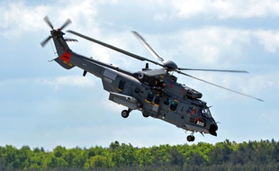 Un hélicoptère Caracal d'Airbus, à la base de Powidz (Pologne), le 14 mai 2015.