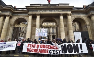 Manifestation d'opposants à l'état d'urgence et au projet de déchéance de nationalité le 30 janvier à Paris.