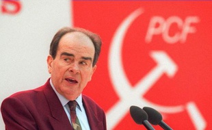 Photo datée du 26 janvier 1994 du Secrétaire général du Parti communiste Georges Marchais prononçant un discours lors du 28ème Congrès du PCF