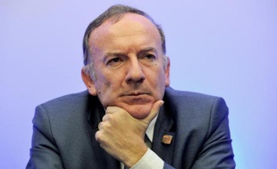 Le Medef a lancé lundi sa campagne "un million d'emplois" en saluant "la main tendue" par François Hollande et en affirmant attendre la "confirmation du cap" de son pacte de responsabilité avec les entreprises lors de sa conférence de presse mardi.