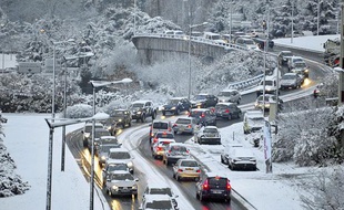 La neige a paralysé l'agglomération lyonnaise le 30 novembre 2010. Quartier de Vaise.