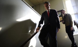 Jon Huntsman a décidé de se retirer de la course à l'investiture républicaine pour l'élection présidentielle aux Etats-Unis, a annoncé dimanche soir à ABC News son porte-parole.