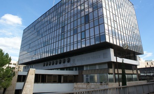 L'ancienne mairie de Montpellier contient une partie des archives municipales de la ville. De l'amiante a été retrouvé sur des dossiers
