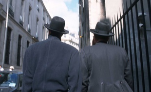 Deux Juifs dans le quartier du Marais à Paris.
