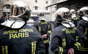 Des pompiers de Paris. (illustration)