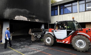 L'école Paradis le 20 octobre 2014 à Corbeil-Essonnes, au lendemain d'une attaque à la voiture-bélier