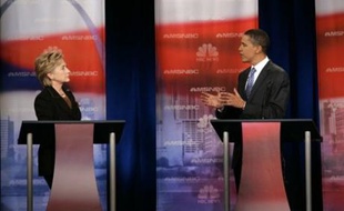 "Elle a voté pour la guerre, pour autoriser l'envoi des troupes en Irak et ensuite elle a dit que c'était une guerre en faveur de la diplomatie" a indiqué Obama lors d'un débat à Philadelphie organisé par la chaîne NBC.
