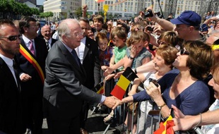 Le roi Albert II a fait ses adieux samedi en appelant les Belges à la "cohésion", face aux profondes divisions entre Flamands et Wallons, et à "entourer" son fils aîné Philippe, qui monte sur le trône dimanche à l'occasion de la fête nationale.