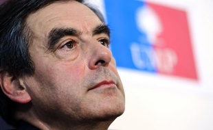 François Fillon, candidat à la présidence de l'UMP, a mis sur le compte des "décisions stupides" du gouvernement l'intention prêtée à Bernard Arnault, PDG de LVMH, de demander la nationalité belge pour de probables raisons fiscales.